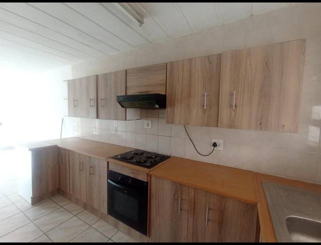 2 BEDROOM APARTMENT FOR SALE IN FLORIDA LAKE